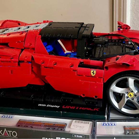 Sold LEGO Technic Ferrari Daytona SP3 42143, Race Car Model Building Kit, - Picture 10 of 11